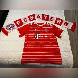 Tomas Mueller Bayern Munich jersey size Large with scarf